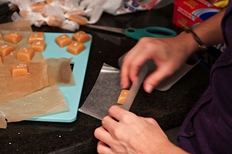 Pink Salted Chewy Caramel Candy Recipe #dessert #candy #recipe #homemade #homemadegift #holiday