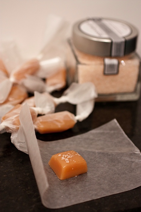 Pink Salted Chewy Caramel Candy Recipe #dessert #candy #recipe #homemade #homemadegift #holiday