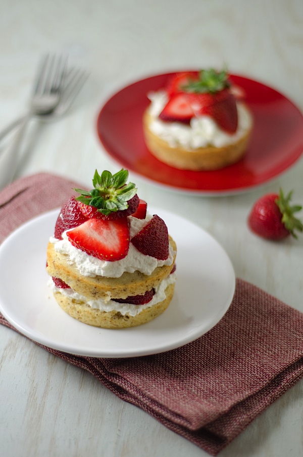 You'll love this summer sweet! Individual Strawberries 'N Cream Cake Minis are SO easy to make. This healthy dessert is great any time of year but is especially fun for the summer. #recipe #healthy #healthyrecipes #cleaneating #realfood #vegan #vegetarian #dessert #summerfood