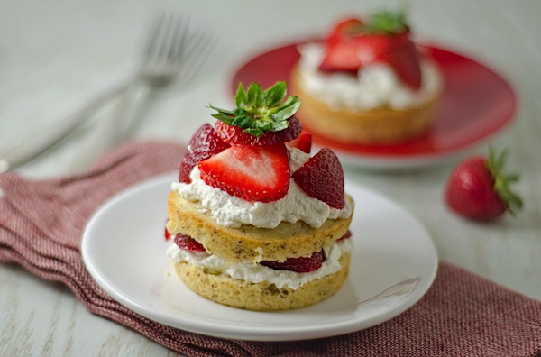 You'll love this summer sweet! Individual Strawberries 'N Cream Cake Minis are SO easy to make. This healthy dessert is great any time of year but is especially fun for the summer. #recipe #healthy #healthyrecipes #cleaneating #realfood #vegan #vegetarian #dessert #summerfood