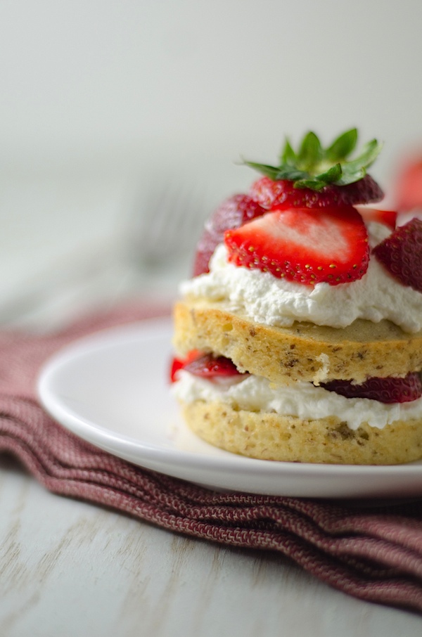 You'll love this summer sweet! Individual Strawberries 'N Cream Cake Minis are SO easy to make. This healthy dessert is great any time of year but is especially fun for the summer. #recipe #healthy #healthyrecipes #cleaneating #realfood #vegan #vegetarian #dessert #summerfood