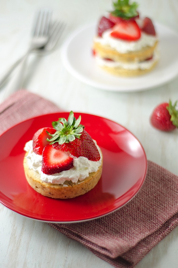 You'll love this summer sweet! Individual Strawberries 'N Cream Cake Minis are SO easy to make. This healthy dessert is great any time of year but is especially fun for the summer. #recipe #healthy #healthyrecipes #cleaneating #realfood #vegan #vegetarian #dessert #summerfood