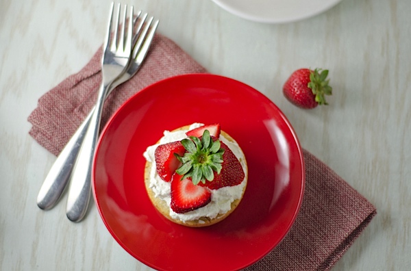 You'll love this summer sweet! Individual Strawberries 'N Cream Cake Minis are SO easy to make. This healthy dessert is great any time of year but is especially fun for the summer. #recipe #healthy #healthyrecipes #cleaneating #realfood #vegan #vegetarian #dessert #summerfood