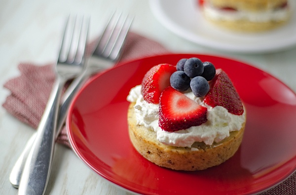 You'll love this summer sweet! Individual Strawberries 'N Cream Cake Minis are SO easy to make. This healthy dessert is great any time of year but is especially fun for the summer. #recipe #healthy #healthyrecipes #cleaneating #realfood #vegan #vegetarian #dessert #summerfood