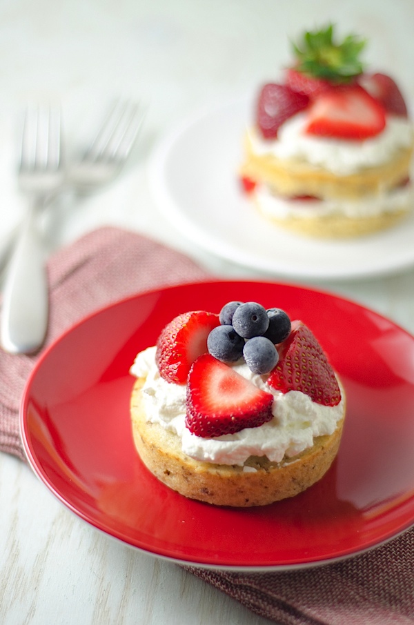 You'll love this summer sweet! Individual Strawberries 'N Cream Cake Minis are SO easy to make. This healthy dessert is great any time of year but is especially fun for the summer. #recipe #healthy #healthyrecipes #cleaneating #realfood #vegan #vegetarian #dessert #summerfood