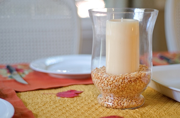 Click for a super easy and affordable Thanksgiving tabletop decoration idea that you could throw together last minute. This would also be great for a fall-themed table for entertaining as the weather cools down. You don't have to be crafty to make your fall table look beautiful! Great for beginners. #thanksgiving #fall #falltheme #falldecor #easyfall #falldecorations #tabletop