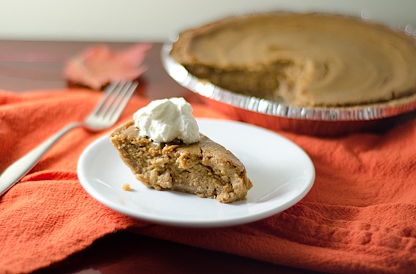 Looking for a vegan Thanksgiving dessert? Try this delicious and easy Tofu Pumpkin Pie Recipe. Even non-vegans love this simple pie recipe. #vegan #fallfood #fallrecipe #recipe #healthy #healthyrecipes #healthyfood #cleaneating #recipe #realfood #thanksgivingfood #thanksgivingrecipe