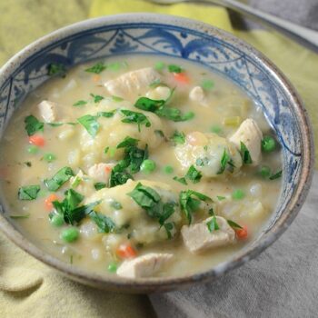 Who knows what's in that boxed biscuit mix??? Amirite?! Try this CLEAN EATING recipe for HEALTHY chicken and dumplings. The perfect FALL DINNER recipe. And it's ready in 30 minutes. Who doesn't love a quick and easy healthy chicken recipe? #fallfood #fall #fallrecipe #recipe #healthy #healthyrecipes #healthyfood #cleaneating #dinnerrecipe #realfood