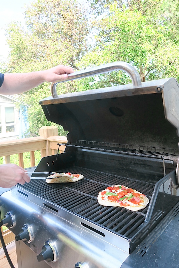 Grilled Pizza: How To