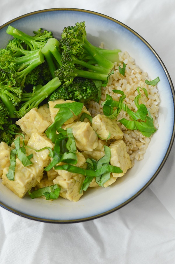 Green Curry Tempeh Bowl Recipe (Easy Tempeh Recipe) - The Chic Life