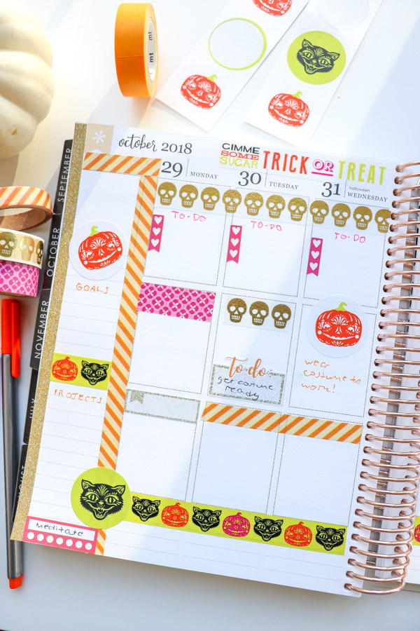 Glam-o-ween! Here's a chic glam and pink Halloween look for your planner decorations. This look leaves space for writing while still being super colorful with a fun play on the traditional Halloween colors. Uses washi tape and stickers. #erincondren #lifeplanner #planner #planning #erincondren #plannerdecorations #plannerideas