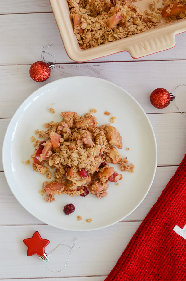 Holiday desserts can be delicious and healthy at the same time! Try this Healthy Cranberry Apple Crisp Recipe for an easy clean eating dessert recipe with nutritious fruit goodness. #recipe #healthy #healthyrecipes #healthyfood #cleaneating #realfood #vegan #veganrecipe #christamas #thanksgiving #holidayfood