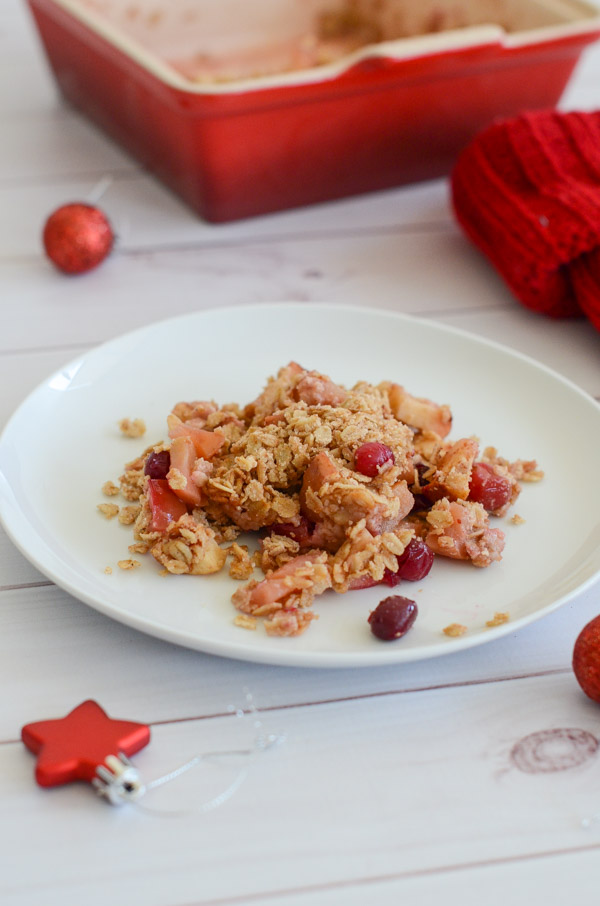 Holiday desserts can be delicious and healthy at the same time! Try this Healthy Cranberry Apple Crisp Recipe for an easy clean eating dessert recipe with nutritious fruit goodness. #recipe #healthy #healthyrecipes #healthyfood #cleaneating #realfood #vegan #veganrecipe #christamas #thanksgiving #holidayfood