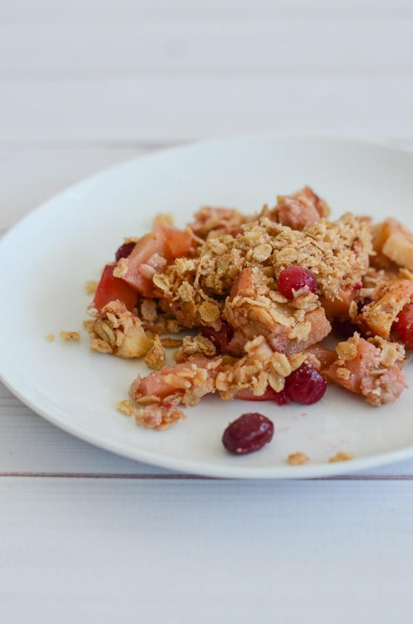 Holiday desserts can be delicious and healthy at the same time! Try this Healthy Cranberry Apple Crisp Recipe for an easy clean eating dessert recipe with nutritious fruit goodness. #recipe #healthy #healthyrecipes #healthyfood #cleaneating #realfood #vegan #veganrecipe #christamas #thanksgiving #holidayfood