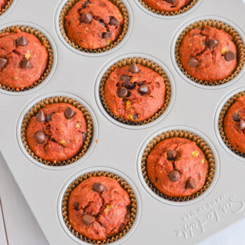 Skip toxic food colors and make this naturally red Turmeric Banana Chocolate Chip Muffins recipe. This clean eating recipe is made with anti-inflammatory ingredients and tastes delicious! #recipe #healthy #healthyrecipes #cleaneating #vegan #vegetarian #breakfast #breakfastfood #valentinesday