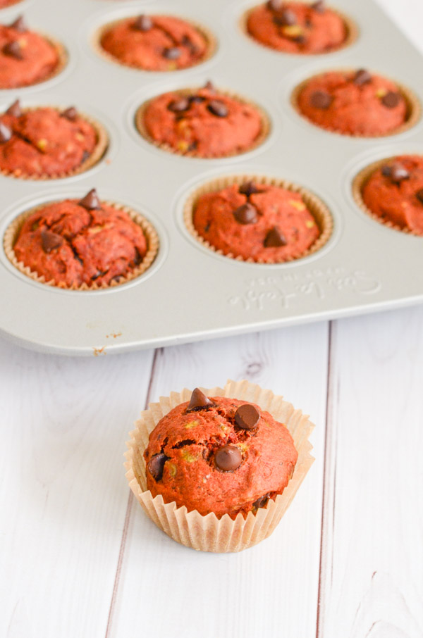 Skip toxic food colors and make this naturally red Turmeric Banana Chocolate Chip Muffins recipe. This clean eating recipe is made with anti-inflammatory ingredients and tastes delicious! #recipe #healthy #healthyrecipes #cleaneating #vegan #vegetarian #breakfast #breakfastfood #valentinesday