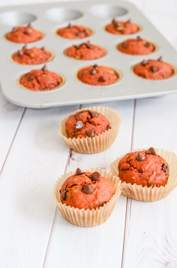 Skip toxic food colors and make this naturally red Turmeric Banana Chocolate Chip Muffins recipe. This clean eating recipe is made with anti-inflammatory ingredients and tastes delicious! #recipe #healthy #healthyrecipes #cleaneating #vegan #vegetarian #breakfast #breakfastfood #valentinesday