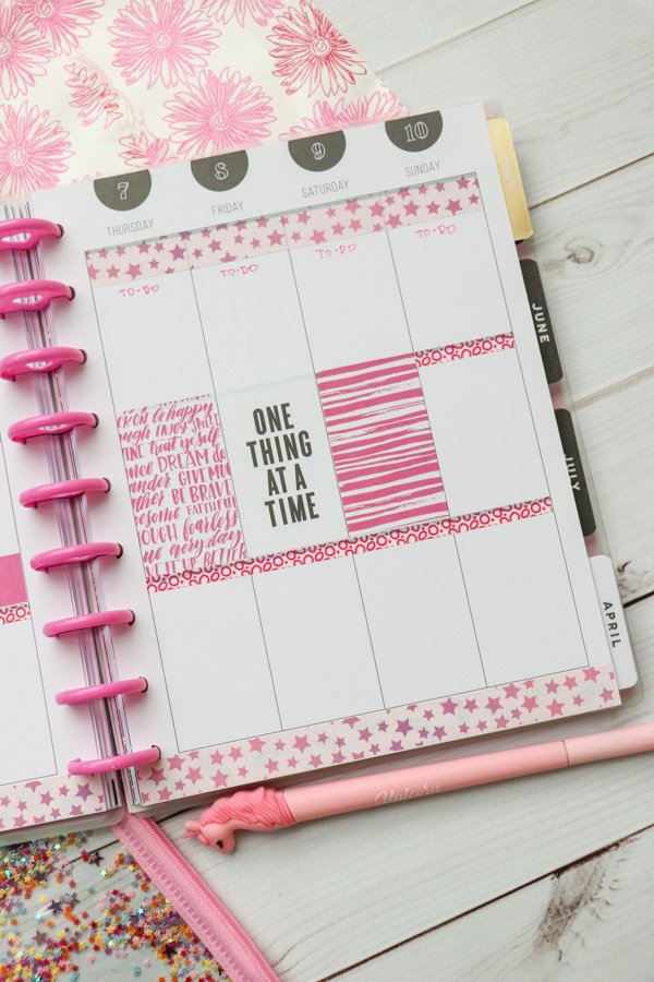 This easy all-pink theme is made with de-stash items from PlannerCon 2019 in my Classic Happy Planner. Watch my Plan with Me video for some easy planner decoration ideas and inspiration for your planner #planner #planning #plannerdecorations #plannerideas #happyplanner