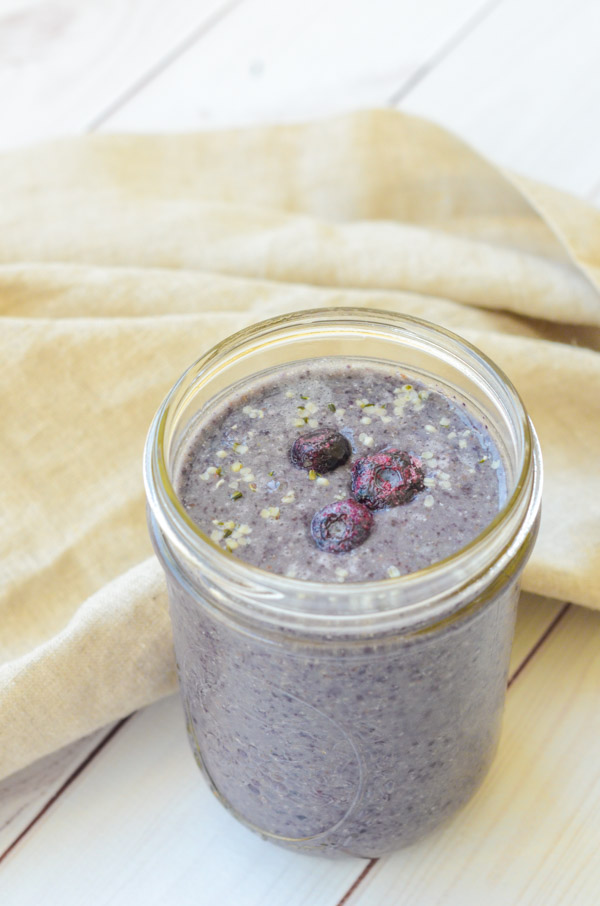 This easy Alkaline Blueberry Banana Smoothie Recipe is a delicious clean eating smoothie to enjoy any time of year. Make this healthy smoothie for a light breakfast or tasty snack. #recipe #healthy #healthyrecipes #cleaneating #vegan #vegetarian #smoothie