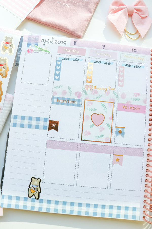 Click to watch this Plan with Me featuring the Simply Gilded March Subscription Box 2019 | Pretty Spring planner decorations #planner #plannerdecorations #plannerdecorating #plannerideas