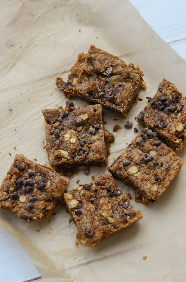 Fudgy, Ooey-gooey, and delicious! These Healthy Sunbutter Blondies are SO GOOD! Not to mention they're clean eating and nut-free. And they're vegan blondies too! #recipe #healthy #healthyrecipes #cleaneating #vegan #vegetarian #desserts #dessertfoodrecipes #blondies