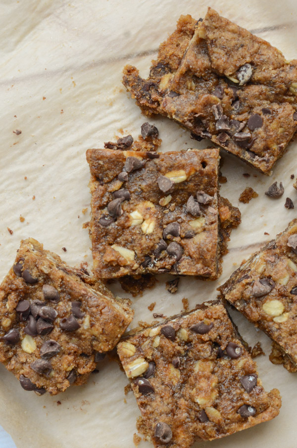 Fudgy, Ooey-gooey, and delicious! These Healthy Sunbutter Blondies are SO GOOD! Not to mention they're clean eating and nut-free. And they're vegan blondies too! #recipe #healthy #healthyrecipes #cleaneating #vegan #vegetarian #desserts #dessertfoodrecipes #blondies