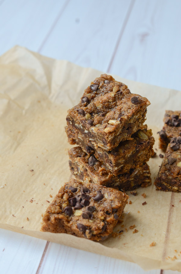 Fudgy, Ooey-gooey, and delicious! These Healthy Sunbutter Blondies are SO GOOD! Not to mention they're clean eating and nut-free. And they're vegan blondies too! #recipe #healthy #healthyrecipes #cleaneating #vegan #vegetarian #desserts #dessertfoodrecipes #blondies