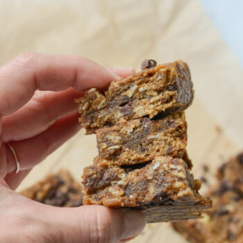 Fudgy, Ooey-gooey, and delicious! These Healthy Sunbutter Blondies are SO GOOD! Not to mention they're clean eating and nut-free. And they're vegan blondies too! #recipe #healthy #healthyrecipes #cleaneating #vegan #vegetarian #desserts #dessertfoodrecipes #blondies