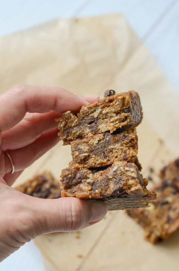 Fudgy, Ooey-gooey, and delicious! These Healthy Sunbutter Blondies are SO GOOD! Not to mention they're clean eating and nut-free. And they're vegan blondies too! #recipe #healthy #healthyrecipes #cleaneating #vegan #vegetarian #desserts #dessertfoodrecipes #blondies