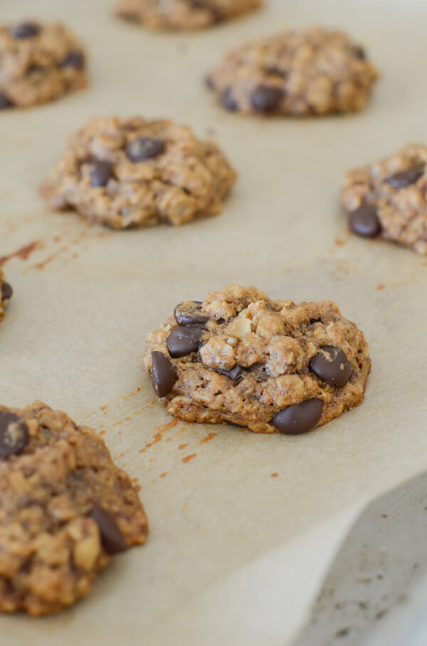 Healthy cookies - NO weird substitutions! You'll love these Healthy Dark Chocolate Tahini Oatmeal cookies. This clean eating dessert recipe is easy and delicious. Yay for a healthy cookie recipes! #recipe #healthy #healthyrecipes #cleaneating #realfood #vegan #vegetarian #dessert #cookies #healthycookies