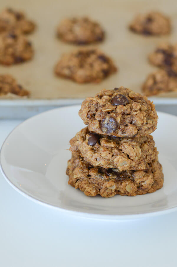 Healthy cookies - NO weird substitutions! You'll love these Healthy Dark Chocolate Tahini Oatmeal cookies. This clean eating dessert recipe is easy and delicious. Yay for a healthy cookie recipes! #recipe #healthy #healthyrecipes #cleaneating #realfood #vegan #vegetarian #dessert #cookies #healthycookies