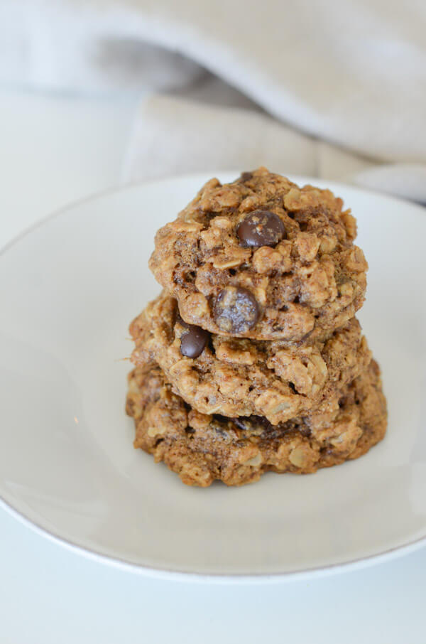 Healthy cookies - NO weird substitutions! You'll love these Healthy Dark Chocolate Tahini Oatmeal cookies. This clean eating dessert recipe is easy and delicious. Yay for a healthy cookie recipes! #recipe #healthy #healthyrecipes #cleaneating #realfood #vegan #vegetarian #dessert #cookies #healthycookies