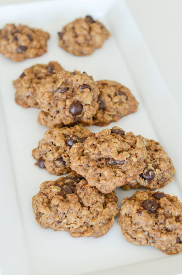 Healthy cookies - NO weird substitutions! You'll love these Healthy Dark Chocolate Tahini Oatmeal cookies. This clean eating dessert recipe is easy and delicious. Yay for a healthy cookie recipes! #recipe #healthy #healthyrecipes #cleaneating #realfood #vegan #vegetarian #dessert #cookies #healthycookies