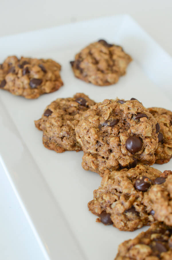 Healthy cookies - NO weird substitutions! You'll love these Healthy Dark Chocolate Tahini Oatmeal cookies. This clean eating dessert recipe is easy and delicious. Yay for a healthy cookie recipes! #recipe #healthy #healthyrecipes #cleaneating #realfood #vegan #vegetarian #dessert #cookies #healthycookies