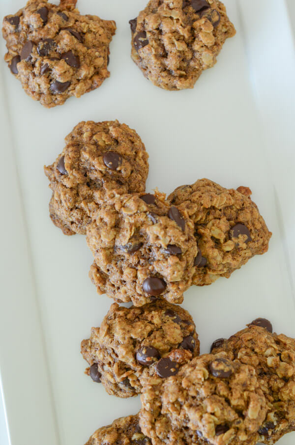 Healthy cookies - NO weird substitutions! You'll love these Healthy Dark Chocolate Tahini Oatmeal cookies. This clean eating dessert recipe is easy and delicious. Yay for a healthy cookie recipes! #recipe #healthy #healthyrecipes #cleaneating #realfood #vegan #vegetarian #dessert #cookies #healthycookies