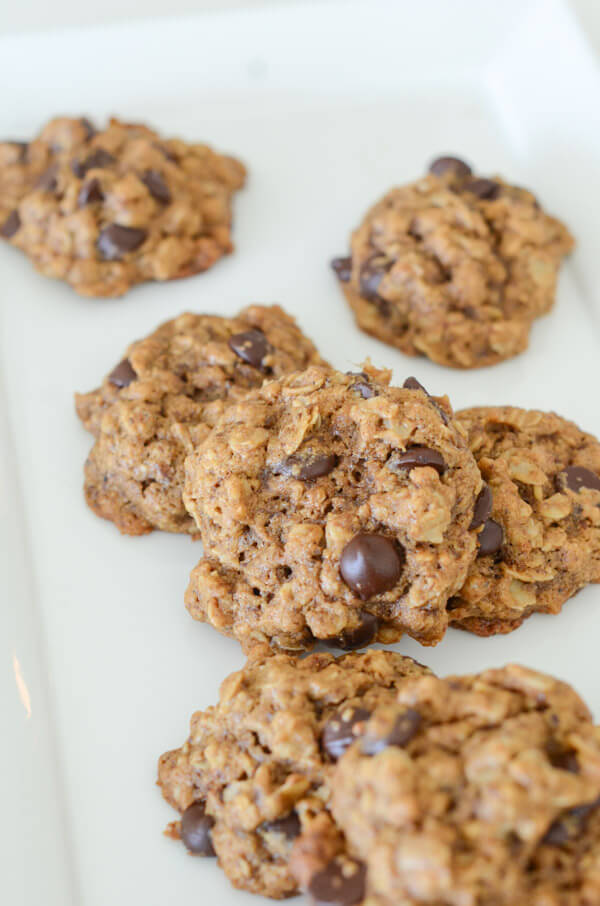 Healthy cookies - NO weird substitutions! You'll love these Healthy Dark Chocolate Tahini Oatmeal cookies. This clean eating dessert recipe is easy and delicious. Yay for a healthy cookie recipes! #recipe #healthy #healthyrecipes #cleaneating #realfood #vegan #vegetarian #dessert #cookies #healthycookies